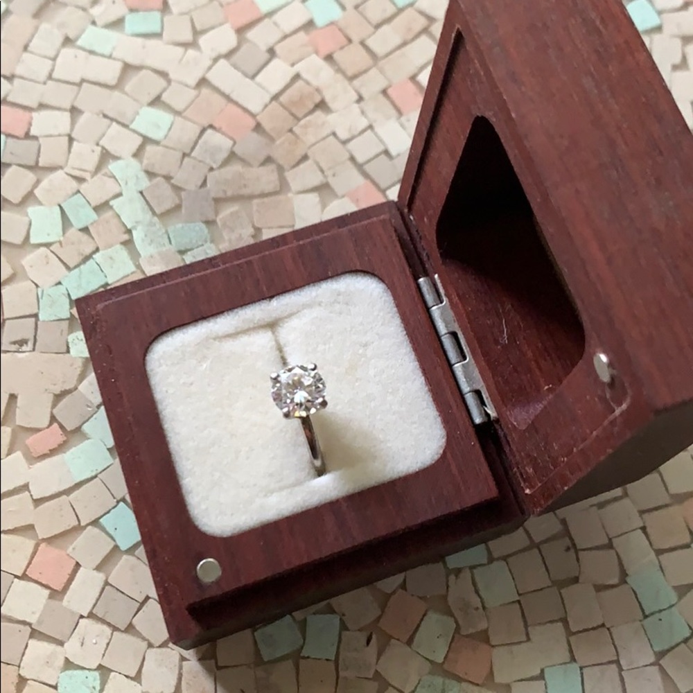 Do Amore Solitare Engagement Ring